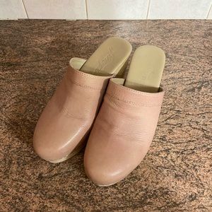 Free people leather clogs size 6